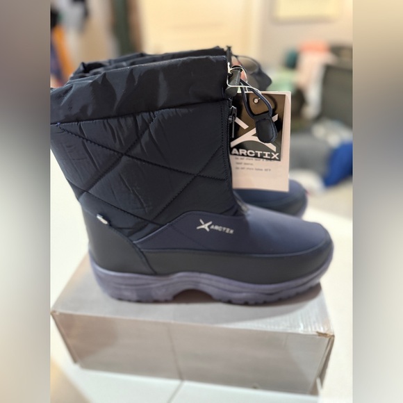 Arctix Shoes - NWT/New In Box Arctix Women's Tracer Winter Boot
